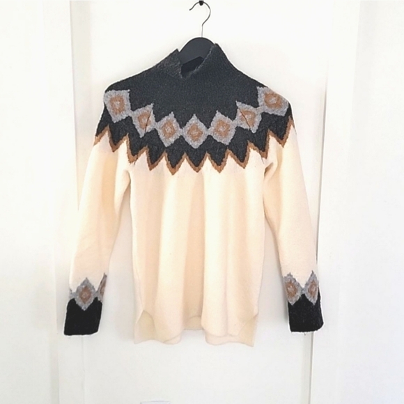 A&F Boucle sweater xs NWOT - Picture 4 of 5